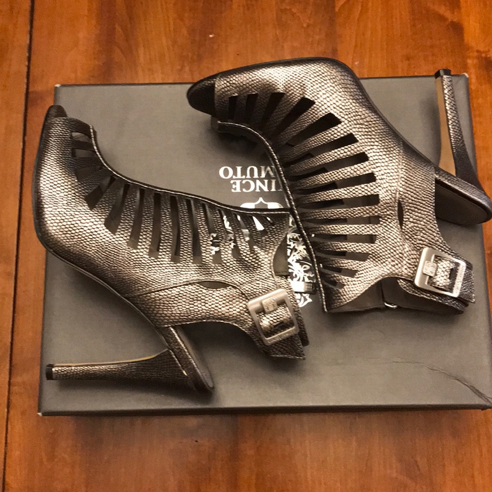 Size 6 Vince Camino strapping heels